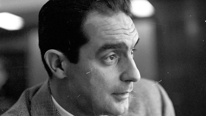 Italo Calvino: la ricerca di un senso possibile nel labirinto del mondo Italo Calvino: la ricerca di un senso possibile nel labirinto del mondo
