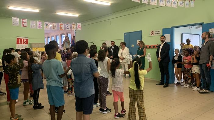 Primo giorno di lezioni per i ragazzi delle scuole di Novara e provincia Primo giorno di lezioni per i ragazzi delle scuole di Novara e provincia