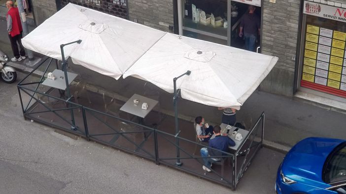 Riaperti bar e ristoranti, 123 nuovi dehor, stanotte controlli anche con l’esercito Riaperti bar e ristoranti, 123 nuovi dehor, stanotte controlli anche con l’esercito