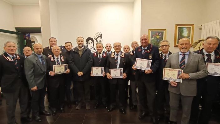Attestati di fedeltà ai soci dell’associazione nazionale carabinieri di Trecate Attestati di fedeltà ai soci dell’associazione nazionale carabinieri di Trecate