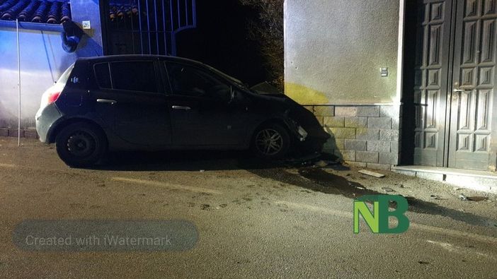 Dal Nord Ovest. Biella, 32enne si schianta contro casa: era senza assicurazione e con patente sospesa Dal Nord Ovest. Biella, 32enne si schianta contro casa: era senza assicurazione e con patente sospesa