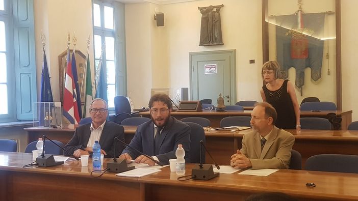 Migliorano i servizi per i ragazzi diversamente abili
delle scuole superiori della Provincia di Novara Migliorano i servizi per i ragazzi diversamente abili
delle scuole superiori della Provincia di Novara