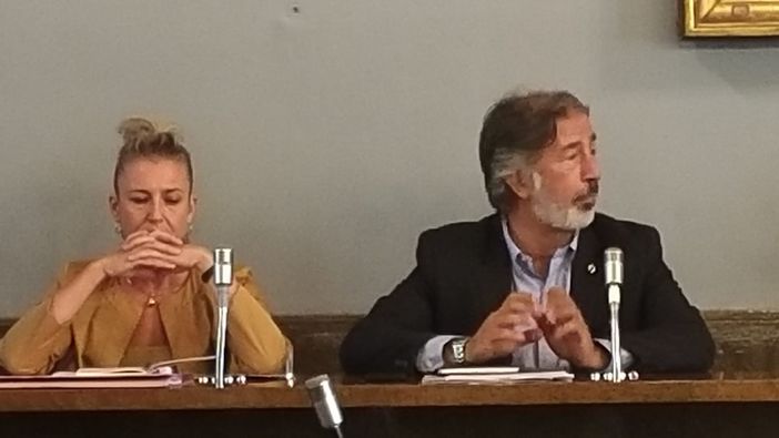 Coccia, tre ore di dibattito in commissione