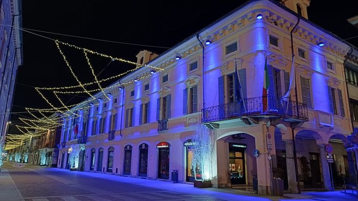 Borgomanero, Palazzo Tornielli si illumina di blu per dire no alla pena di morte