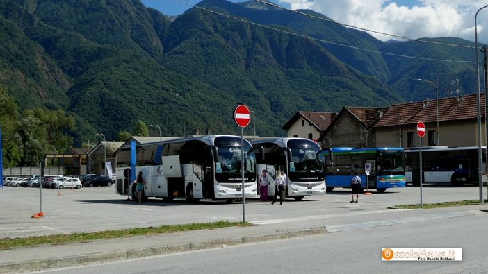 Foto: il parcheggio della Vigezzina, utilizzato per il trasbordo dei passeggeri della linea del Sempione