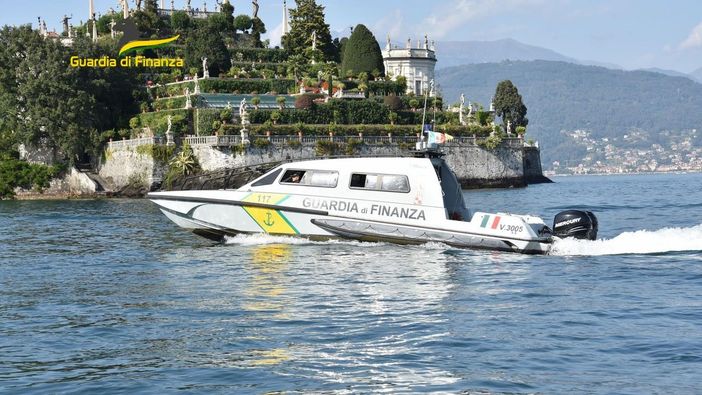 Una motovedetta della Guardia di Finanza sul Lago d’Orta per l’estate 2025