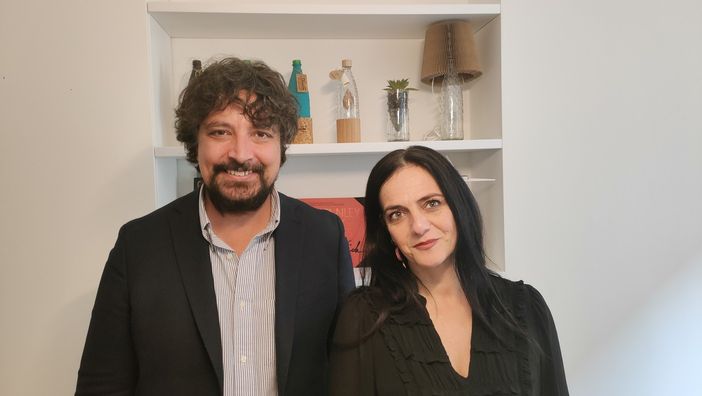 Arte, sociale e dono: ecco come le bottiglie Acqua S.Bernardo diventano oggetti unici e bellissimi Arte, sociale e dono: ecco come le bottiglie Acqua S.Bernardo diventano oggetti unici e bellissimi