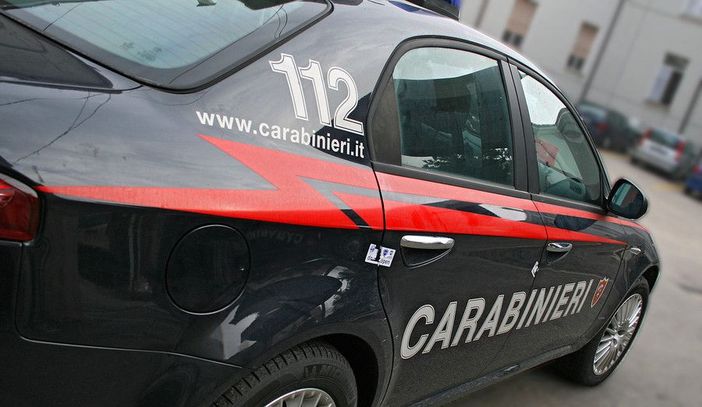 Ruba 38 bottiglie di superalcolici da un supermercato: arrestato un 26enne a San Maurizio d'Opaglio