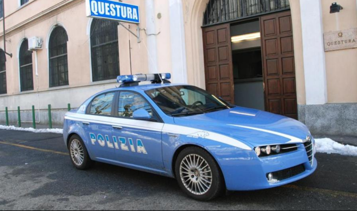 Guida auto rubata, drogato e con due coltelli: novarese fermato in Valsesia Guida auto rubata, drogato e con due coltelli: novarese fermato in Valsesia