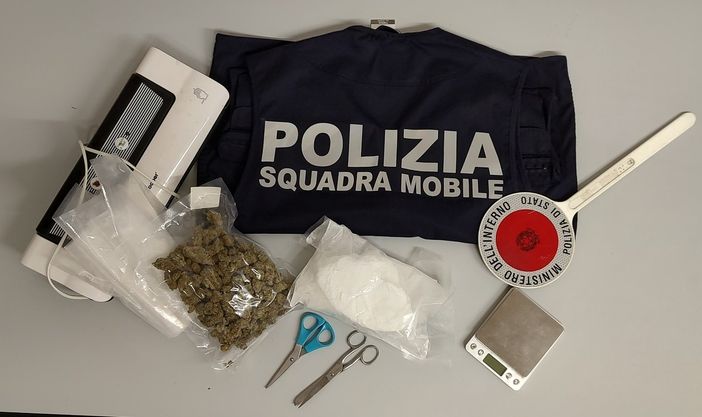 Tentativo di fuga durante un controllo: nell'auto aveva 500 grammi di cocaina e più di 100 grammi di marijuana Tentativo di fuga durante un controllo: nell'auto aveva 500 grammi di cocaina e più di 100 grammi di marijuana