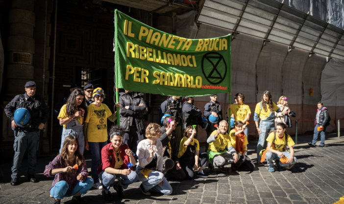 Extinction Rebellion, presidio davanti al Consiglio regionale: "Nulla per il clima"