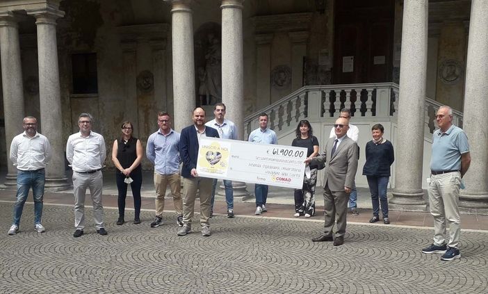 Da soci e clienti Conad un aiuto all’Ospedale di Novara Da soci e clienti Conad un aiuto all’Ospedale di Novara