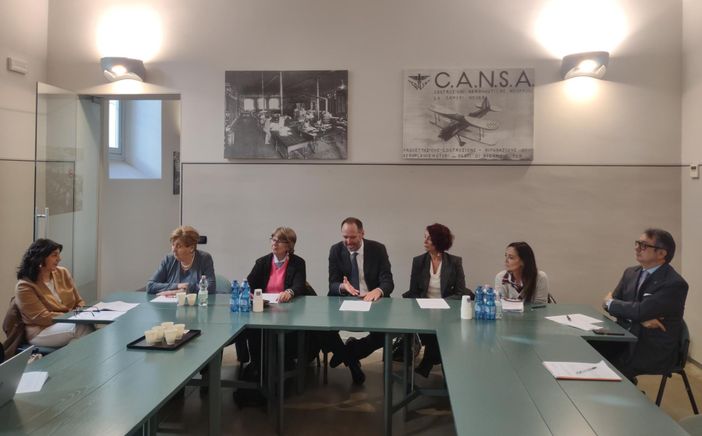 “Sprigionare i pensieri”: il progetto della Fondazione Franca Capurro trasforma la Casa circondariale di Novara