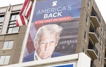 Trump lancia l'auto-deportazione, mille dollari a migranti per lasciare gli Usa Trump lancia l'auto-deportazione, mille dollari a migranti per lasciare gli Usa