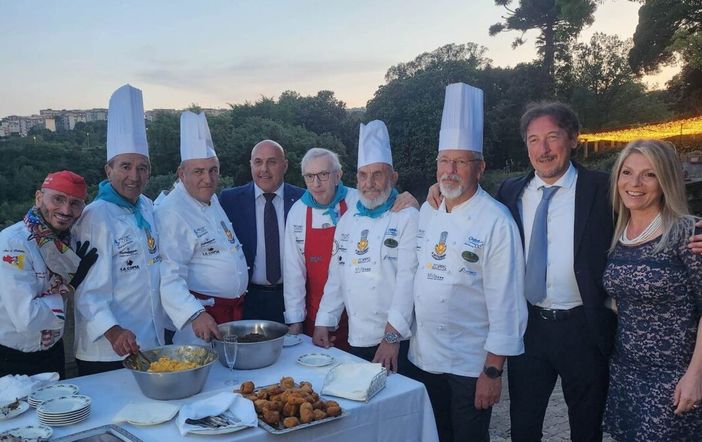 A Borgomanero una cena di solidarietà per l’ospedale pediatrico Santobono di Napoli A Borgomanero una cena di solidarietà per l’ospedale pediatrico Santobono di Napoli