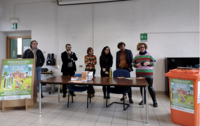Partito il contest "Il bottogliolio va a scuola" all'Istituto comprensivo Duca D'Aosta Partito il contest "Il bottogliolio va a scuola" all'Istituto comprensivo Duca D'Aosta