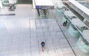 Nuovo allarme droni e disagi all'aeroporto di Monaco, poi riprendono i voli