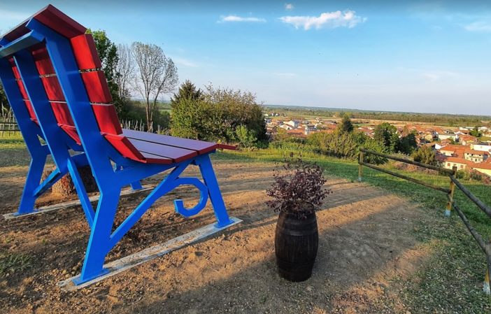 Barengo festeggia i 4 anni della panchina gigante Barengo festeggia i 4 anni della panchina gigante