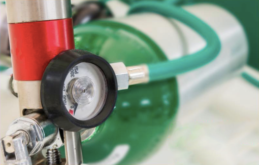 Mancano le bombole d'ossigeno, i farmacisti: "Chi può le restituisca". Per ora l'emergenza non coinvolge i malati Covid Condividi Facebook Twitter Print WhatsApp Email Mancano le bombole d'ossigeno, i farmacisti: "Chi può le restituisca". Per ora l'emergenza non coinvolge i malati Covid Condividi Facebook Twitter Print WhatsApp Email