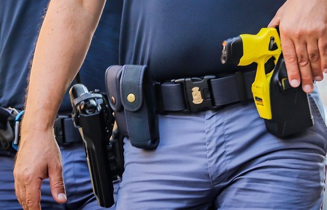 Sicurezza: Molteni, domani il taser arriva a Arona