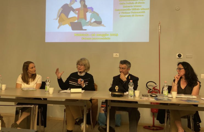 Figli e genitori 2.0: il ruolo educativo della famiglia oggi Figli e genitori 2.0: il ruolo educativo della famiglia oggi