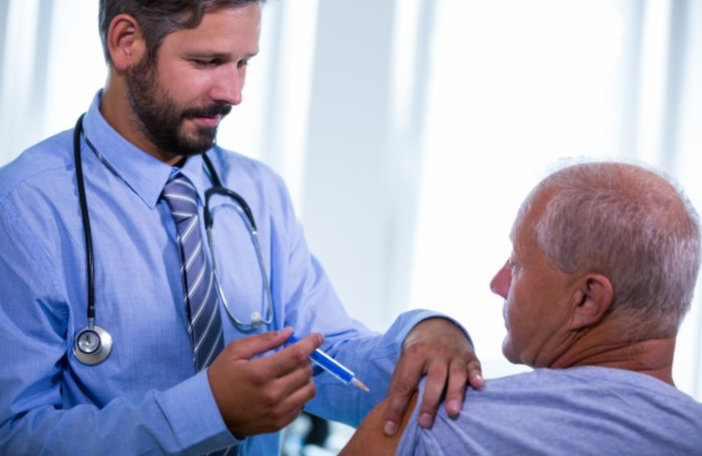 Poste Italiane: il vaccino Covid sarà prenotabile all’Atm, al postino, online e al call center Poste Italiane: il vaccino Covid sarà prenotabile all’Atm, al postino, online e al call center