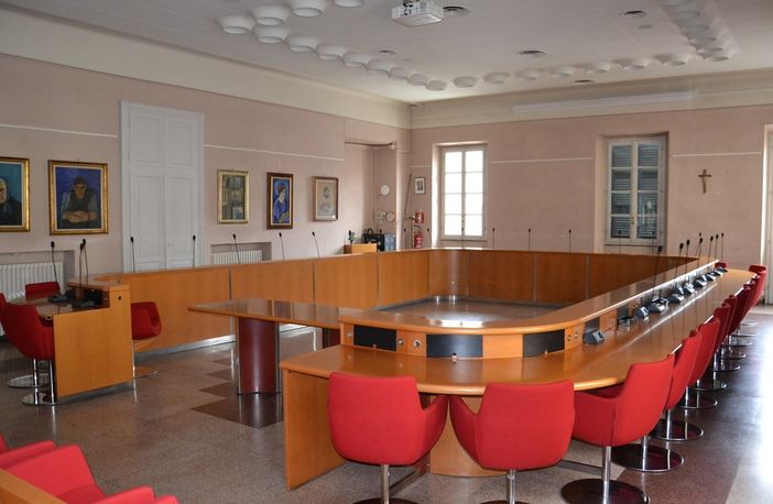 Consiglio comunale a Borgomanero, tredici i punti all’ordine del giorno