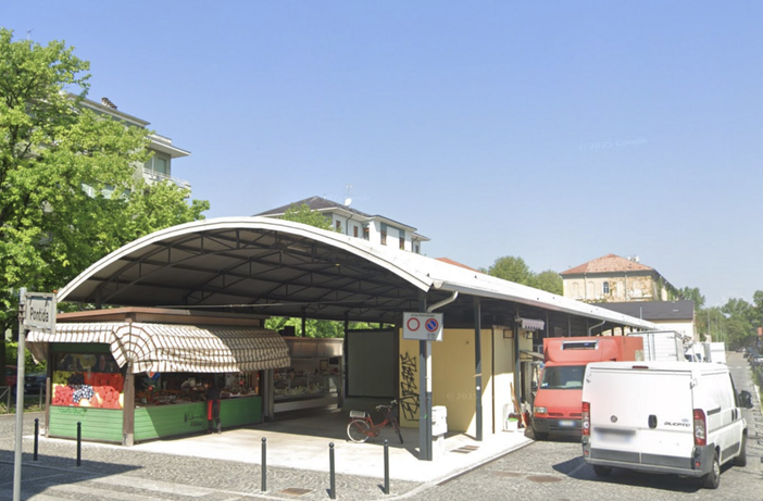 Dopo l’incendio, riparte il mercato di piazza Pasteur