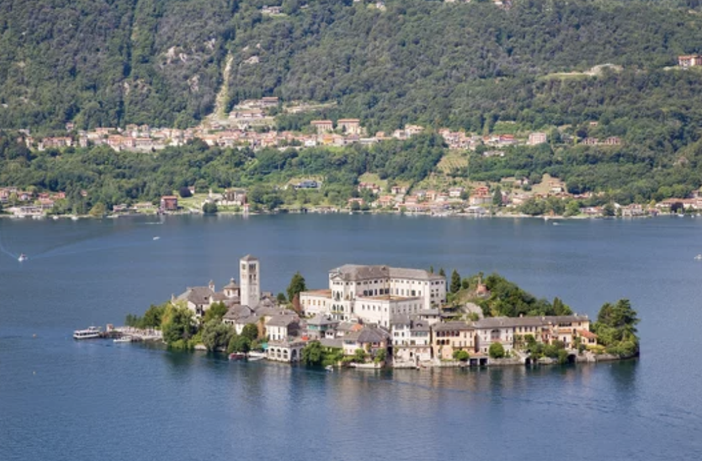Campagna di Rilevamento delle Microplastiche sul Lago d'Orta Campagna di Rilevamento delle Microplastiche sul Lago d'Orta