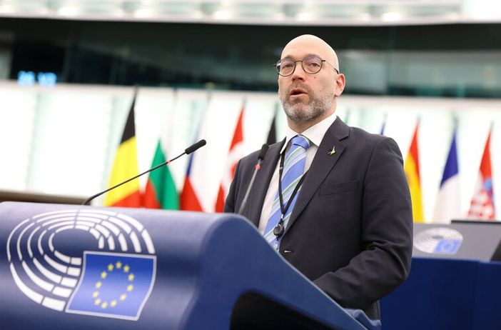 Alga infestante nelle acque di Piemonte e Lombardia, allarme di Panza