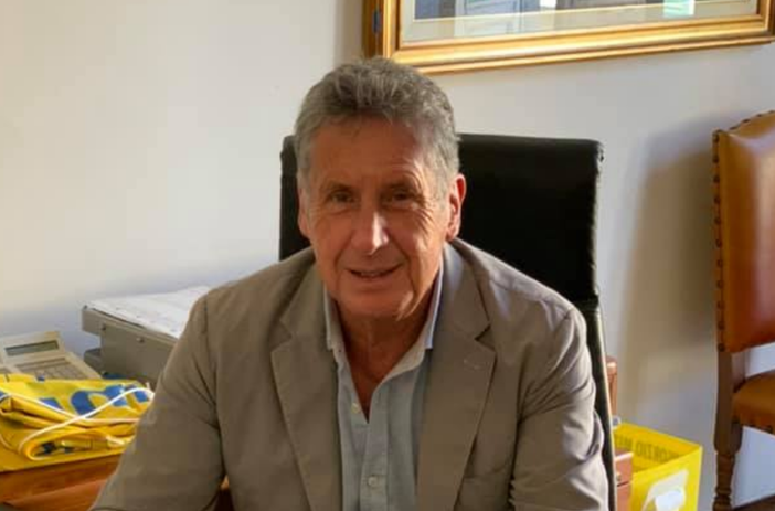 Arona: Monti “rompe i piatti”, attacca tutti  e se ne va