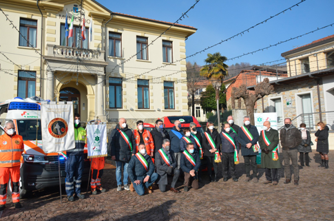 Nuova ambulanza e un'auto per i volontari del Vergante Nuova ambulanza e un'auto per i volontari del Vergante