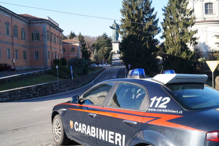 Sorpresi di notte dai Carabinieri mentre tentano un colpo: arrestati dopo l’inseguimento Sorpresi di notte dai Carabinieri mentre tentano un colpo: arrestati dopo l’inseguimento