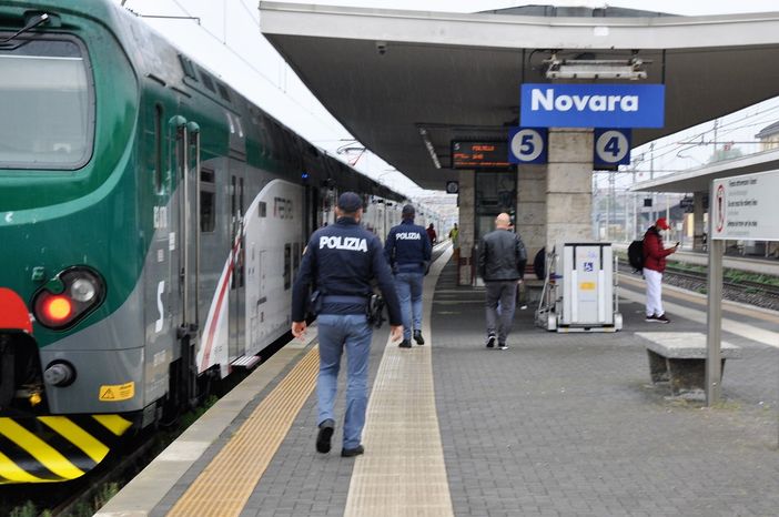 Tenta di suicidarsi in stazione a Novara, giovane salvato dalla Polfer