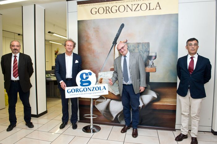I vertici dei Carabinieri del Reparto Tutela Agroalimentare in visita al Consorzio per la tutela del Formaggio Gorgonzola Dop I vertici dei Carabinieri del Reparto Tutela Agroalimentare in visita al Consorzio per la tutela del Formaggio Gorgonzola Dop
