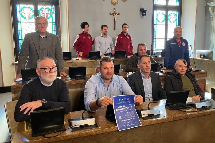 Un calcio nel buio: lo sport che abbraccia la solidarietà Un calcio nel buio: lo sport che abbraccia la solidarietà