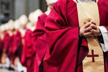 Conclave, pugni, scherzi e scismi: ecco i più turbolenti della storia della Chiesa Conclave, pugni, scherzi e scismi: ecco i più turbolenti della storia della Chiesa