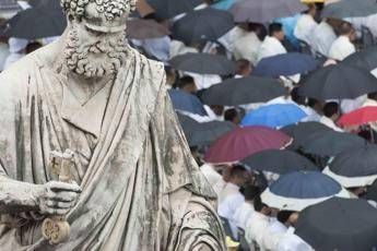Conclave, la barba di San Pietro: perché i papi l'hanno (quasi) sempre rasata Conclave, la barba di San Pietro: perché i papi l'hanno (quasi) sempre rasata