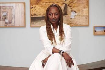 Addio a Koyo Kouoh, curatrice della Biennale Arte 2026 Addio a Koyo Kouoh, curatrice della Biennale Arte 2026