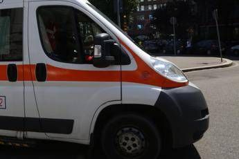 Operaio 38enne muore a Taranto, colpito da un palo mentre era a lavoro in un cimitero Operaio 38enne muore a Taranto, colpito da un palo mentre era a lavoro in un cimitero