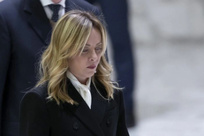 Premier Meloni visita il cimitero di Seul “Fianco a fianco per libertà e pace” Premier Meloni visita il cimitero di Seul “Fianco a fianco per libertà e pace”