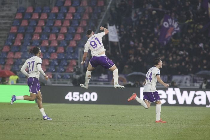 La Fiorentina sbanca Bologna, 2-1 nel ricordo di Commisso