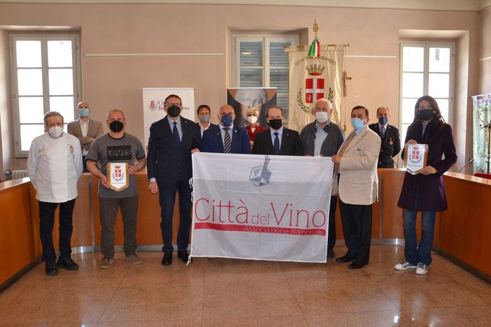 Borgomanero è "Città del Vino" l’ufficializzazione è avvenuta venerdì 14 maggio Borgomanero è "Città del Vino" l’ufficializzazione è avvenuta venerdì 14 maggio