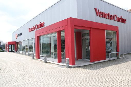 Annuncio di lavoro, si cercano montatore mobili e arredatore