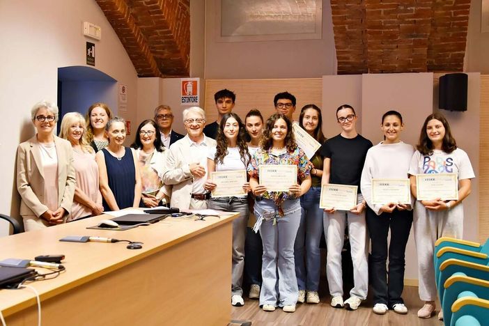 Borse di studio per managerialità e imprenditorialità agli studenti del Liceo Delle Scienze Umane C.T.Bellini Novara Borse di studio per managerialità e imprenditorialità agli studenti del Liceo Delle Scienze Umane C.T.Bellini Novara