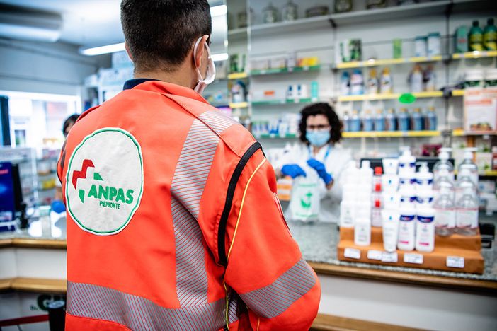 Beni di prima necessità a persone con difficoltà grazie al Gres Gruppo Radio Emergenza Sizzano Beni di prima necessità a persone con difficoltà grazie al Gres Gruppo Radio Emergenza Sizzano