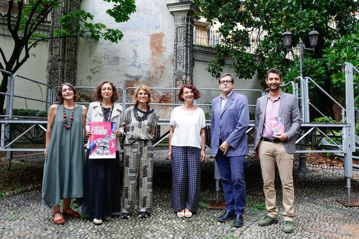 “Amleto Principe dei Palazzi”: un viaggio teatrale tra realtà e riscatto “Amleto Principe dei Palazzi”: un viaggio teatrale tra realtà e riscatto