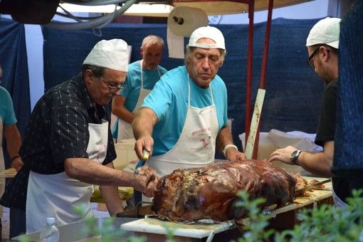 A Farigliano conto alla rovescia per la &quot;Festa del Bôn Vin&quot;, tra enogastronomia, sfide secolari e tanto divertimento