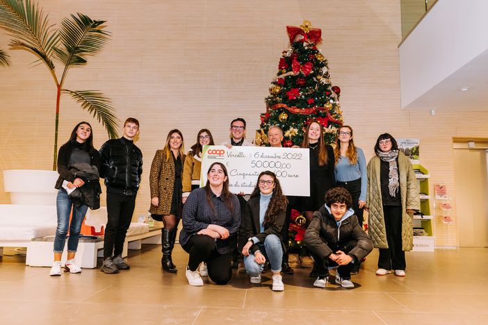 110 borse di studio ai figli dei dipendenti Nova Coop, premiati anche 15 ragazzi della provincia di Novara