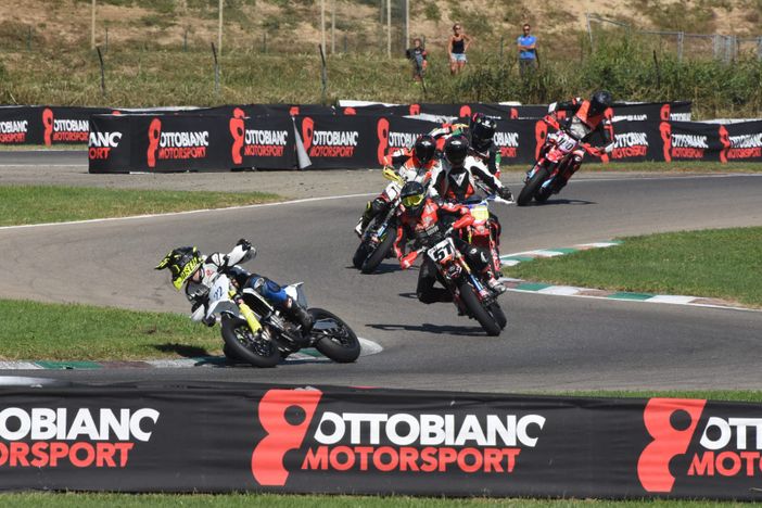 Il Moto Club TTN Racing di Novara ospita un'emozionante competizione interregionale nell'ambito della Supermoto